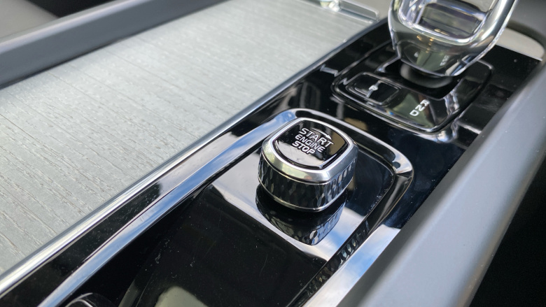 Volvo XC60 2.0 B5P Ultra Dark 5dr AWD Geartronic Petrol Estate